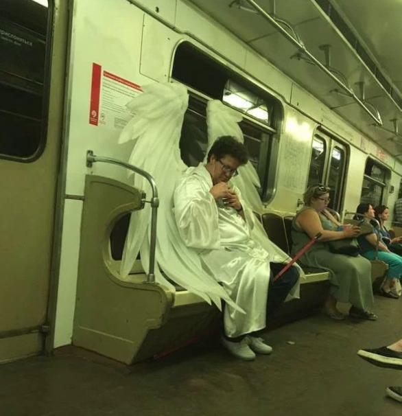 20 People Share the Most Bizarre Things They've Seen on the Subway
