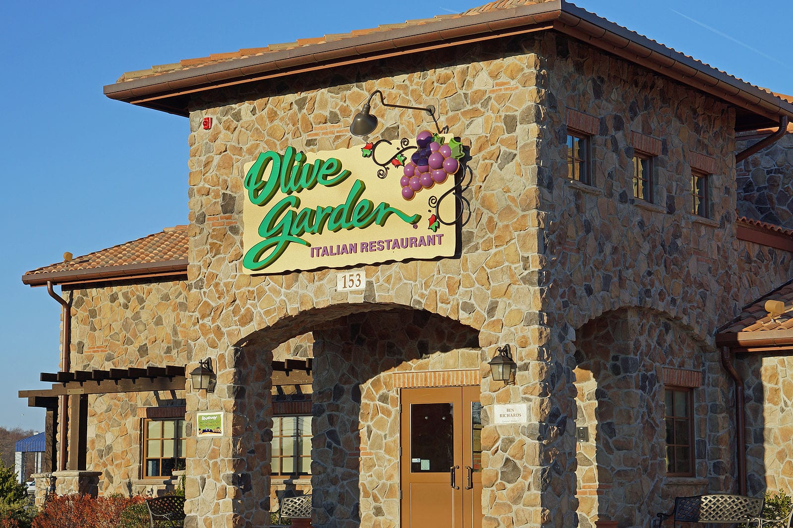 15 Funny Jokes About the Olive Garden